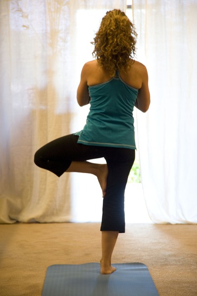 silhouette-woman-leg-standing-sitting-exercise-1344434-pxhere.com_.jpg